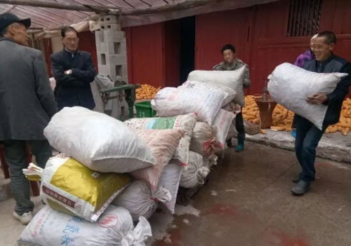 傅家堰鄉(xiāng)正式開秤收購五倍子 第1天就累計收購8000余斤
